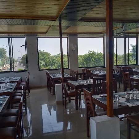 Hotel Paradise Inn Удайпур Екстериор снимка