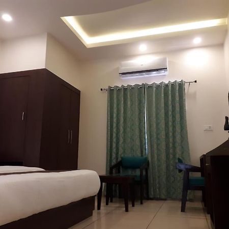 Hotel Paradise Inn Удайпур Екстериор снимка