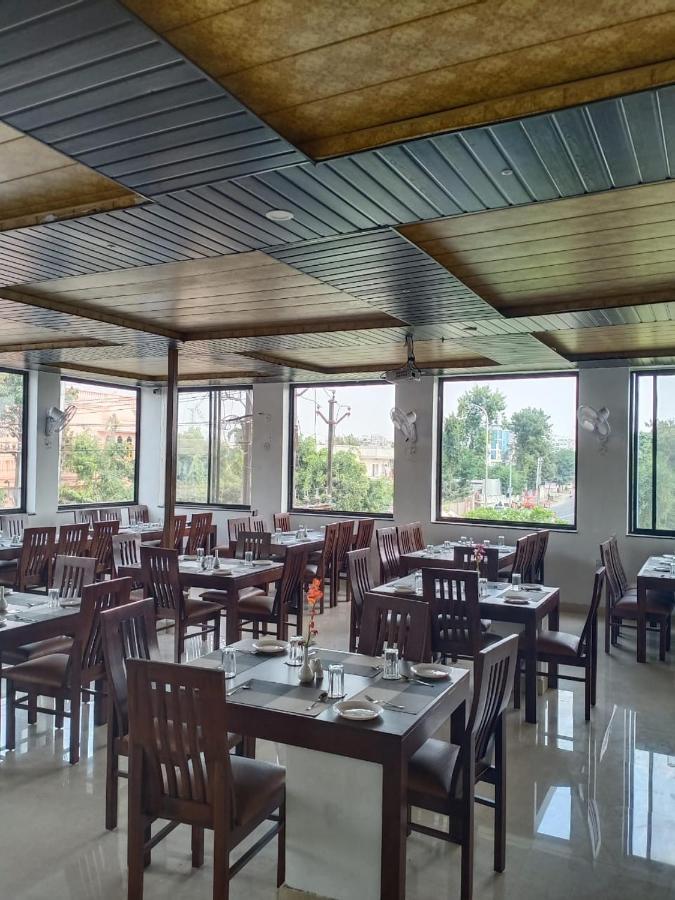 Hotel Paradise Inn Удайпур Екстериор снимка