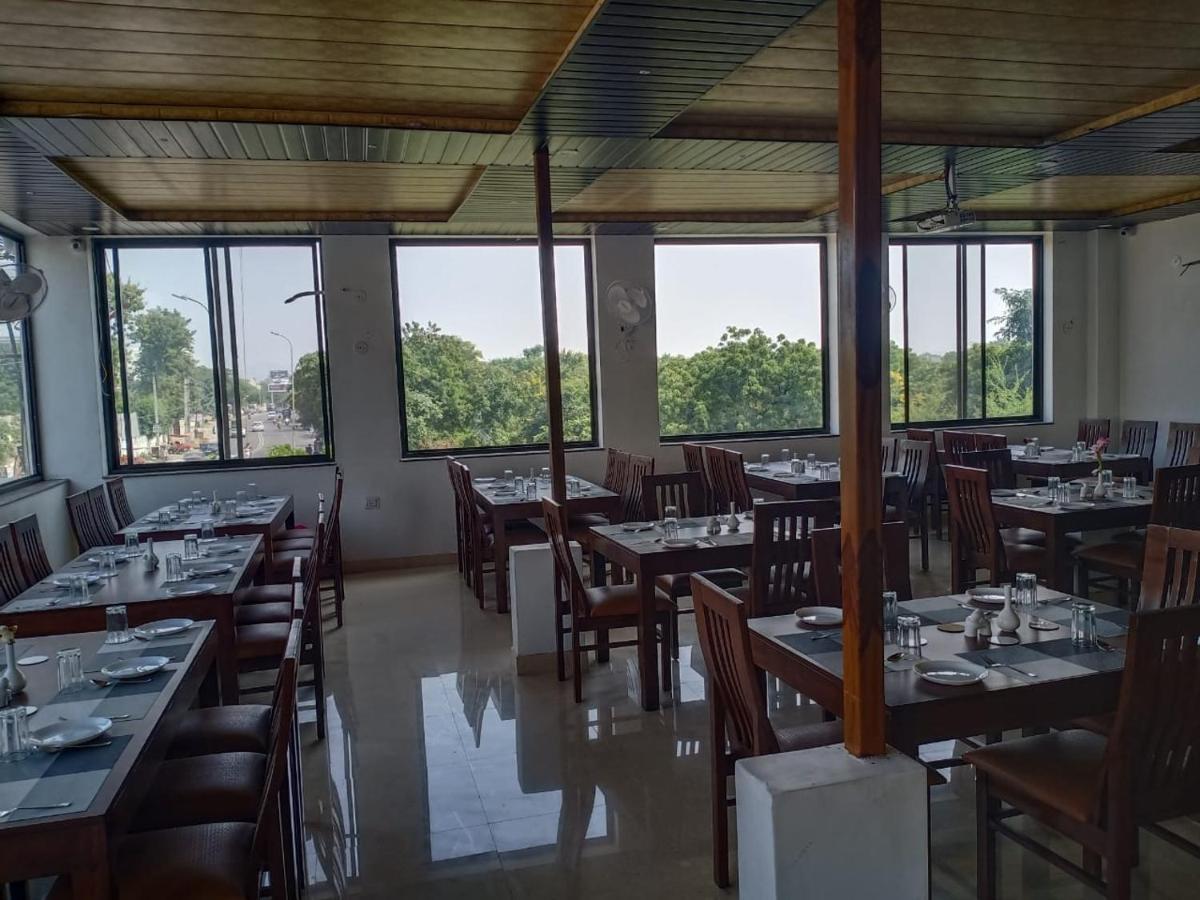 Hotel Paradise Inn Удайпур Екстериор снимка