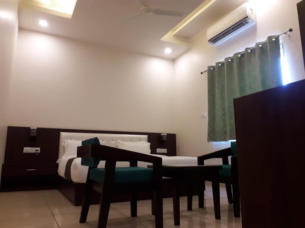 Hotel Paradise Inn Удайпур Екстериор снимка