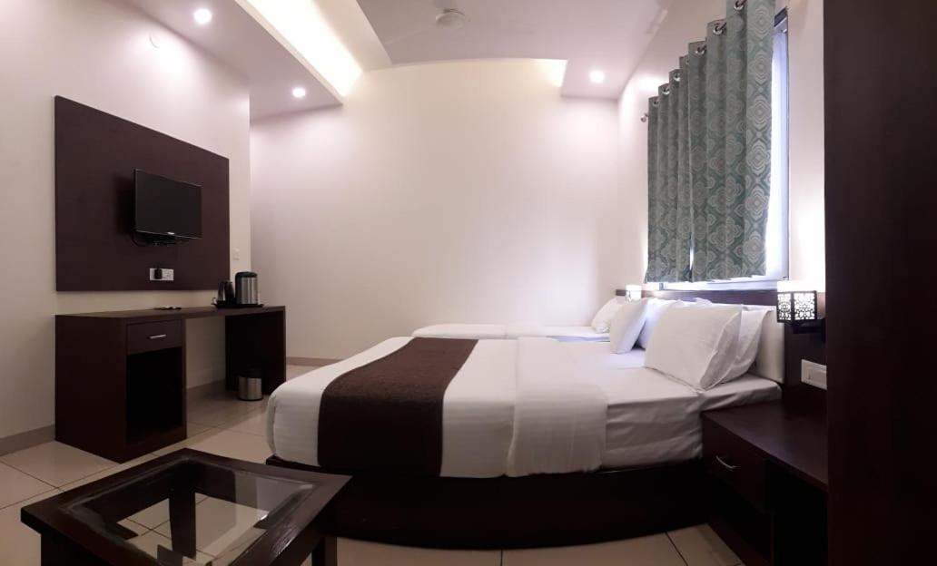Hotel Paradise Inn Удайпур Екстериор снимка