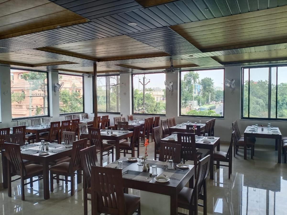 Hotel Paradise Inn Удайпур Екстериор снимка