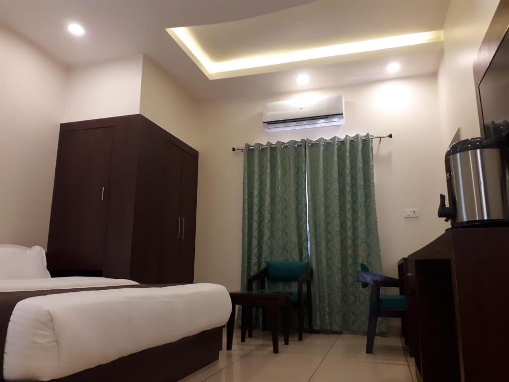 Hotel Paradise Inn Удайпур Екстериор снимка