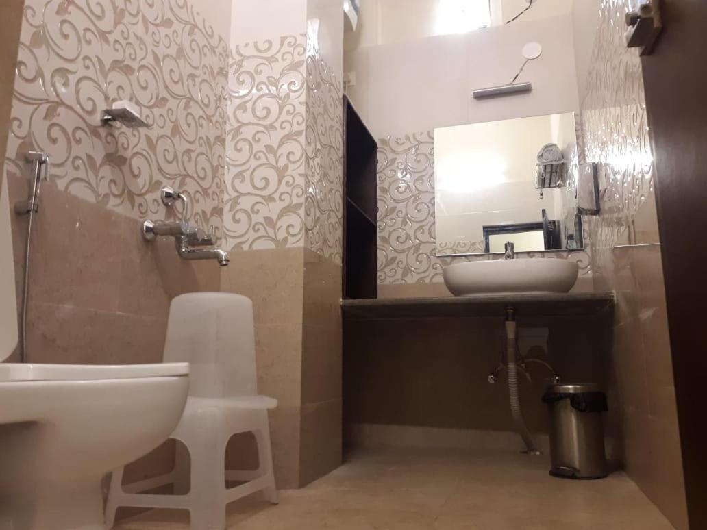 Hotel Paradise Inn Удайпур Екстериор снимка