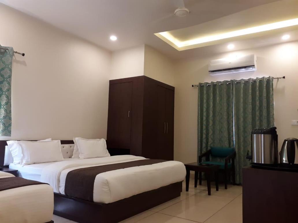 Hotel Paradise Inn Удайпур Екстериор снимка